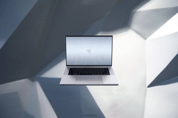 IE Razer Customize your Blade 16 One Color DDDP6 Laptop