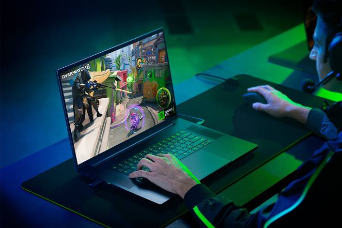 IE Razer Customize your Blade 18 One Color DDDP9 Laptop
