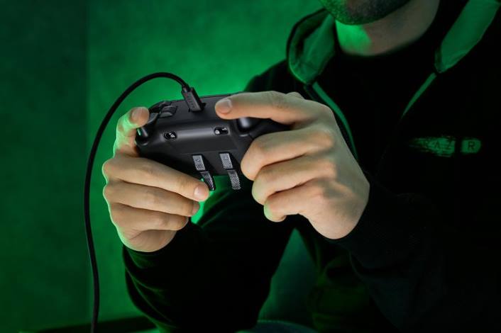 IE Razer Wolverine V2 Chroma Black DDDP160 Console