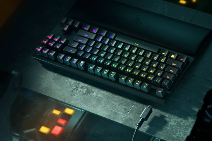 IE Razer Huntsman V2 Tenkeyless - Clicky Optical Switch - US Black DDDP71 Keyboard