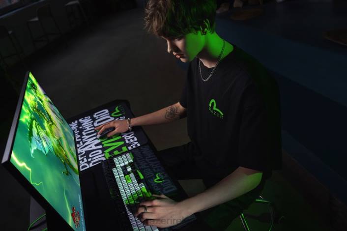 IE Razer EVISU Daicock Print T-Shirt One Color DDDP191 Apparel