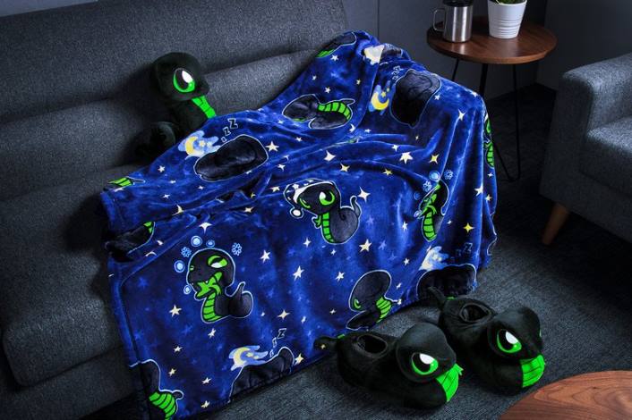 IE Razer Sneki Snek Fleece Blanket One Color DDDP202 Gear