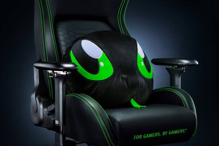 IE Razer Sneki Snek Giant Cushion One Color DDDP204 Gear